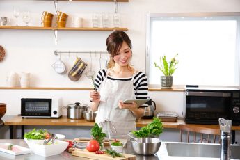¿Qué síntomas podría presentar si no tengo una adecuada alimentación o si no acudo con un nutriólogo especializado?